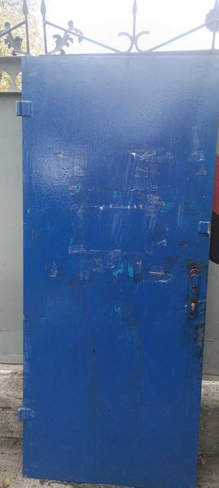 Металлические двери Б/у в хозблок гараж