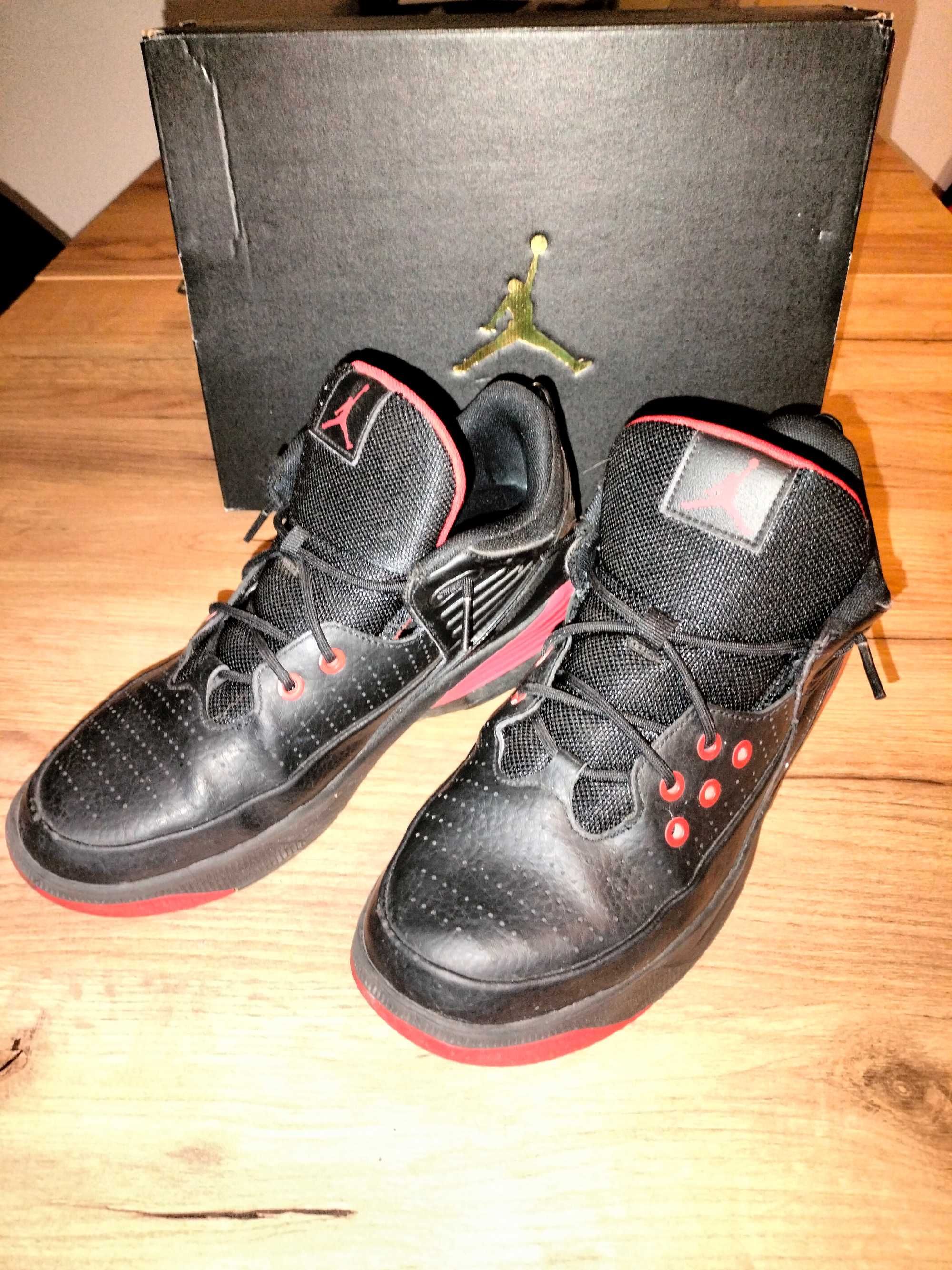 Czerwono-czarne buty Nike Jordan Max Aura 5, roz. 40