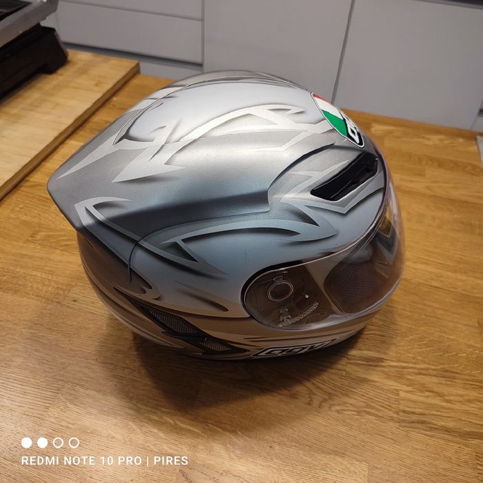 Capacete AGV Cinza – Muito Bom Estado – Com Saco de Transporte