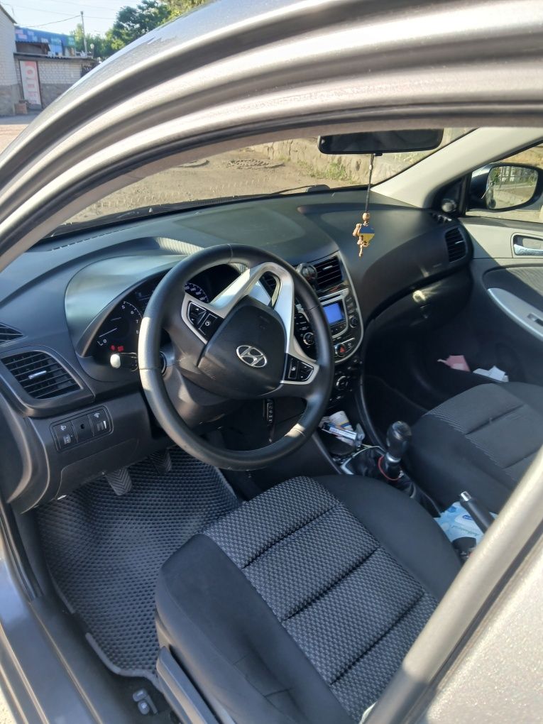 Hyundai accent 1.4 бензин,торг