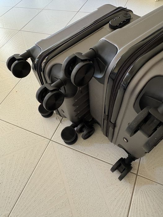 2 Mala viagem novas, nunca usadas.