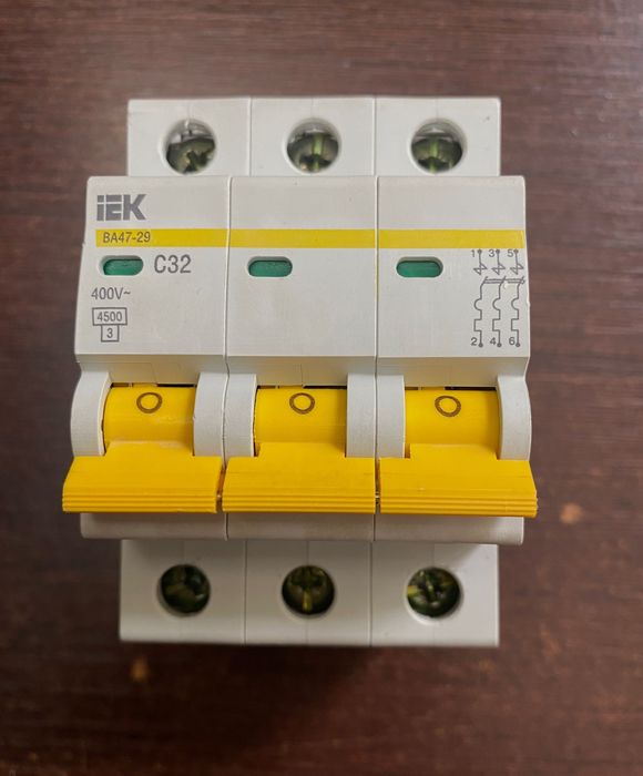 Автоматический выключатель IEK C32 BA47-29