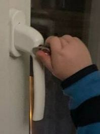 "Ручка-антидетка:  окон и дверей