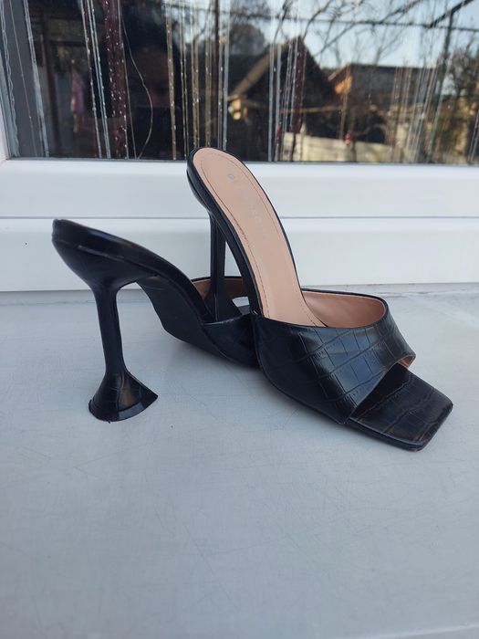 Шльопанці на каблуку Glamorous