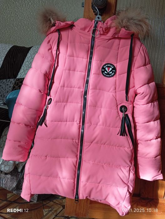 Зимова куртка на дівчинку