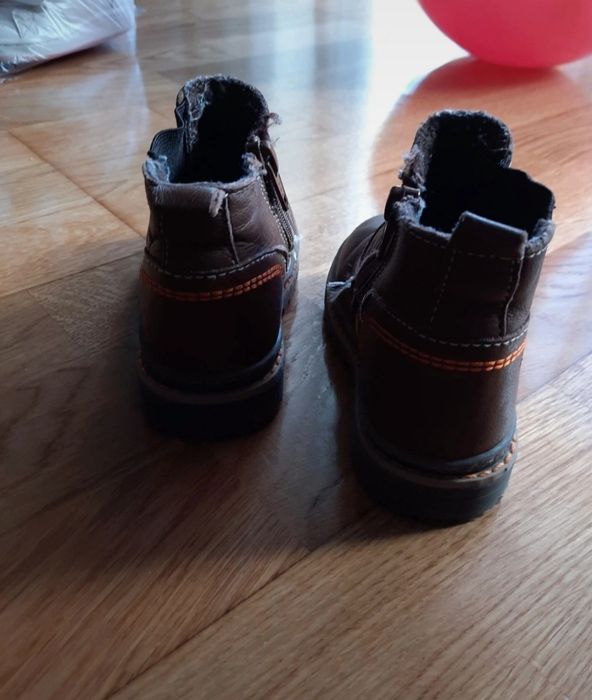 Botas tipo pele de menina - tamanho 22