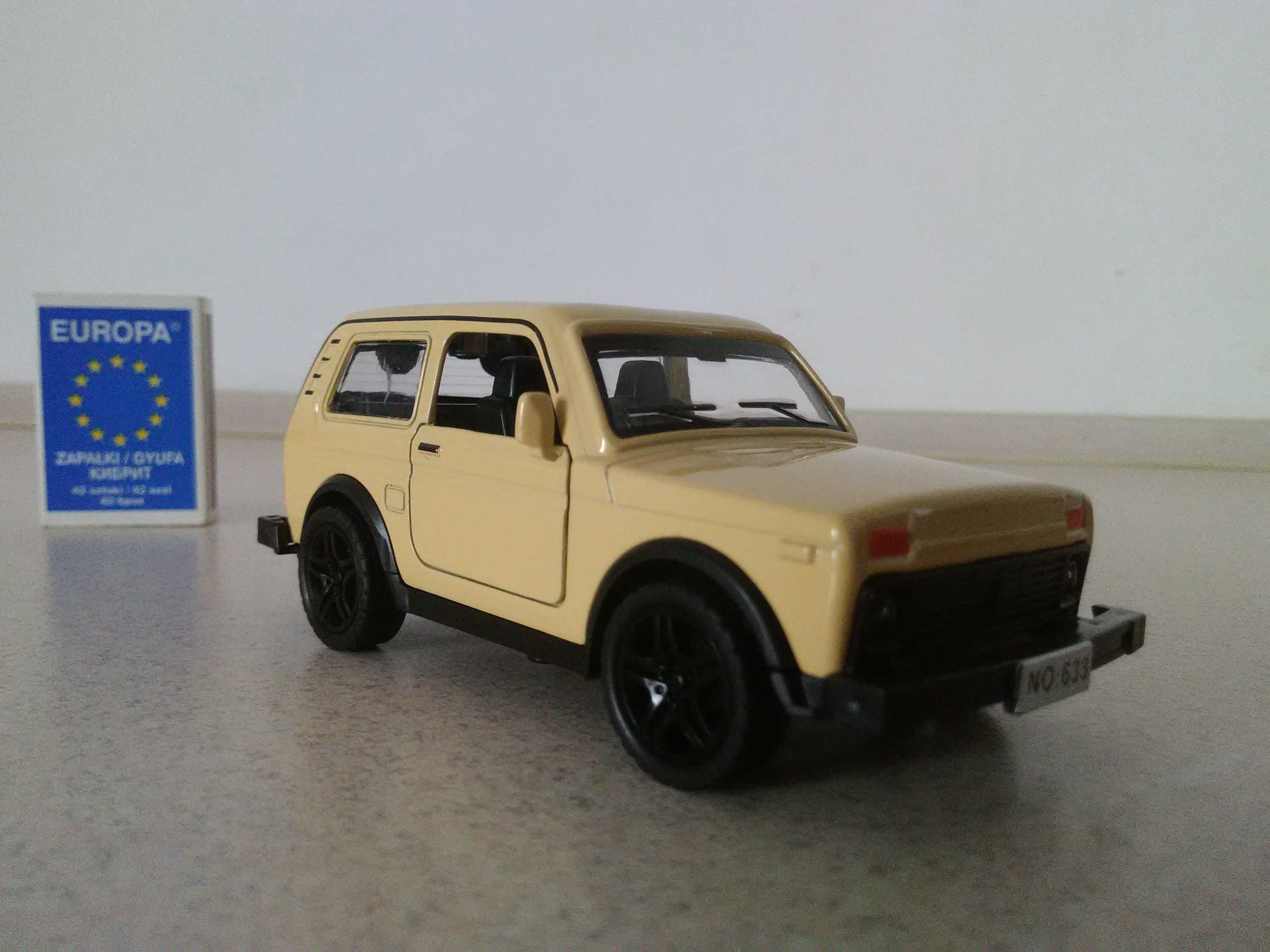 ŁADA 2103 + NIVA extra TUNING gleba alu model PRL 1:43 wrc