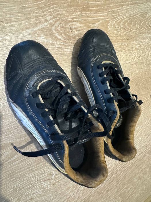 Бутси футбольні з шипами