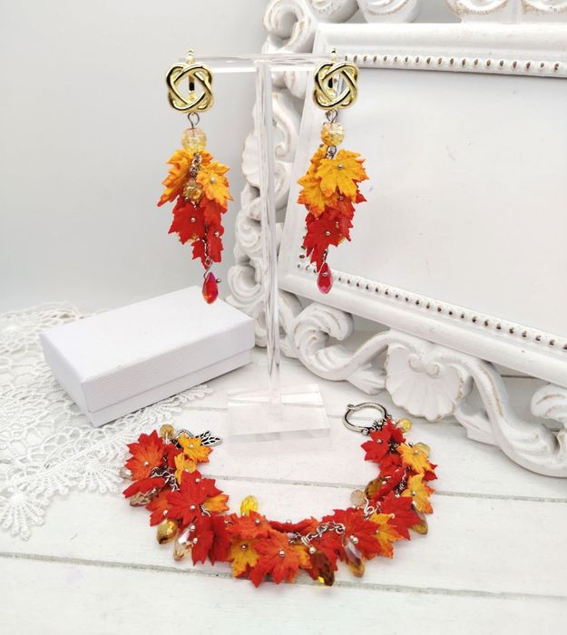 Komplet biżuterii jesiennej – kolczyki długie liście klonu i bransolet