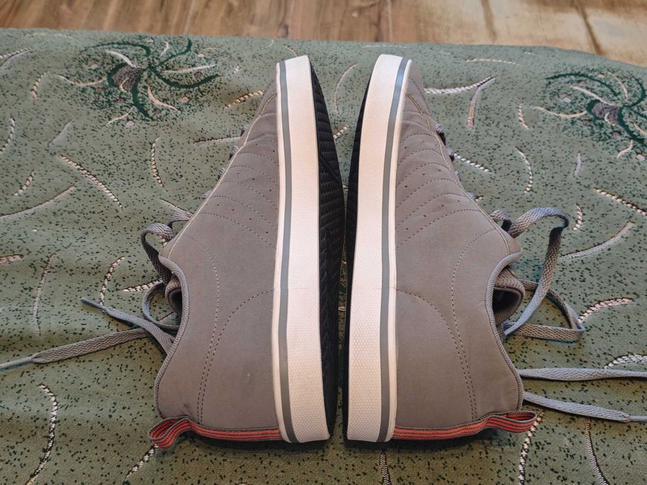 Кроссовки Adidas (оригинал) фирменные размер-44 стелька- 28см.