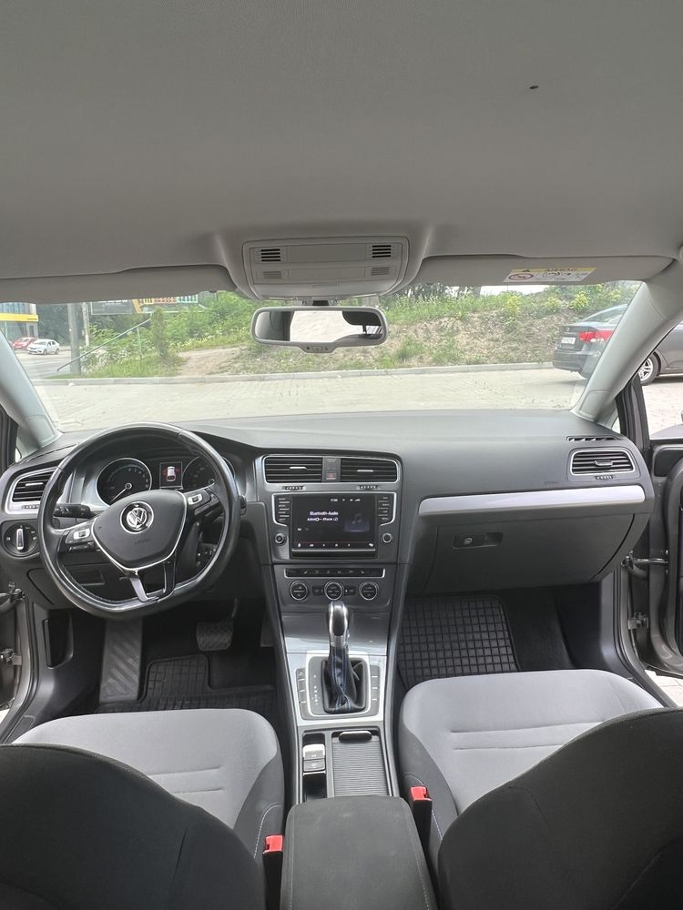 Продам  Volkswagen e-Golf 2015