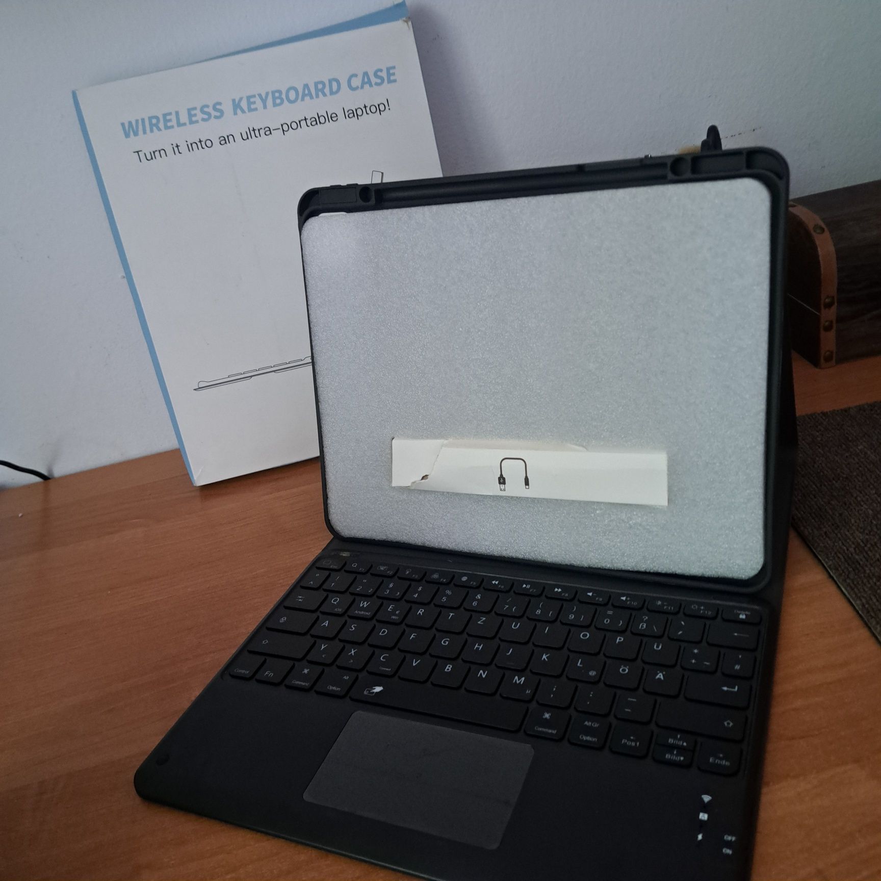 Podświetlana klawiatura z touchpadem do tabletu