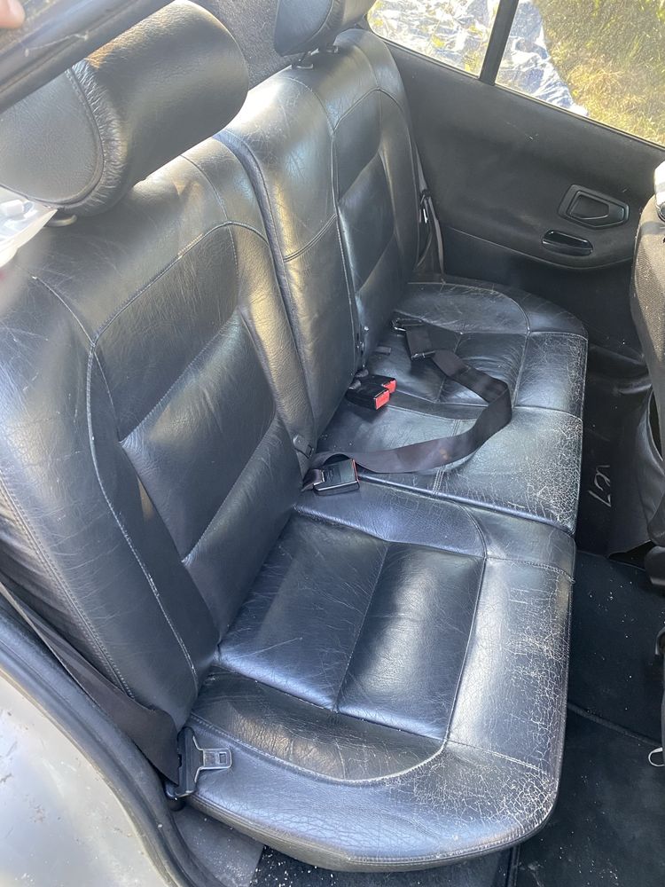 Bancos de tras em pele de peugeot 306