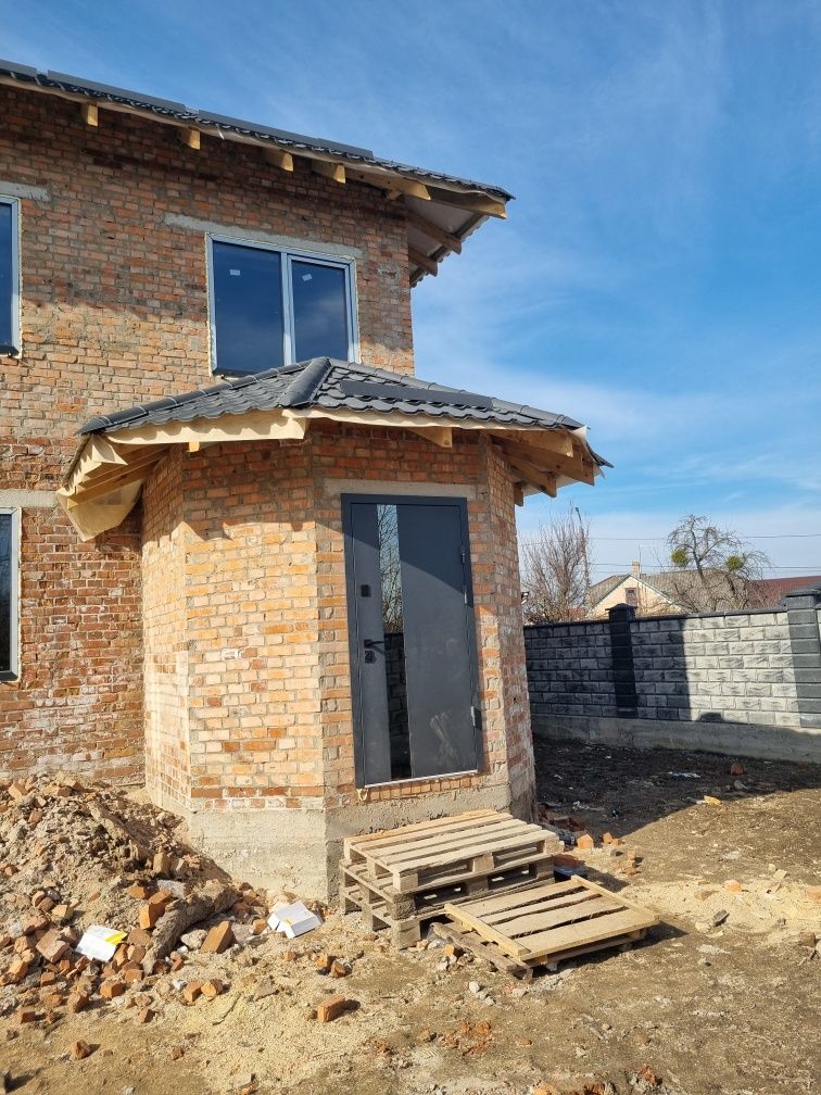 Власник. Продам котедж м.Рівне  вул.Залізнична 5/а Басівкут.