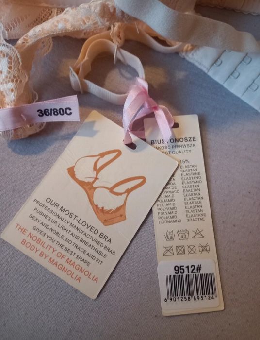 Nowy biustonosz z metkami