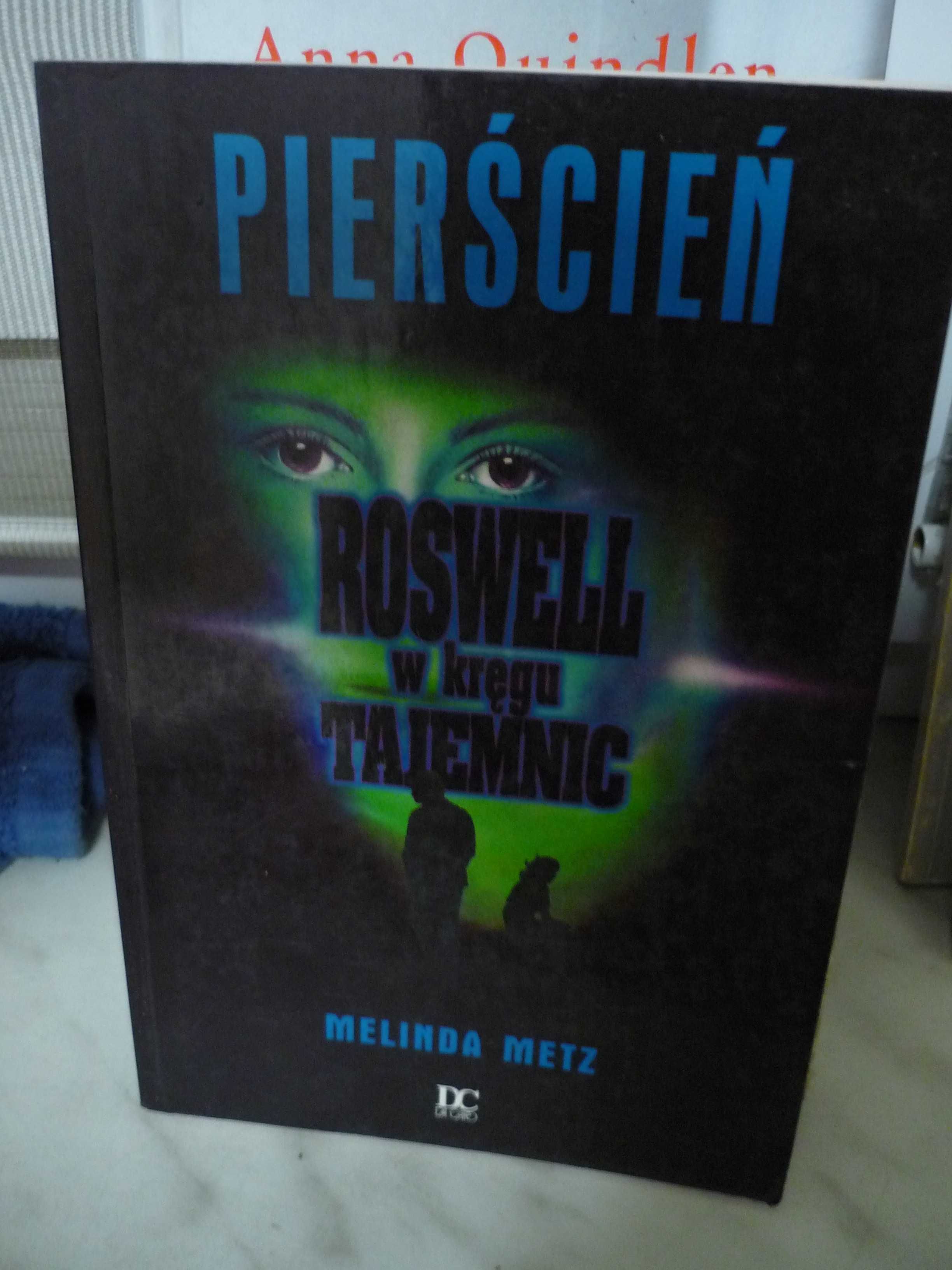 Roswell w kręgu tajemnic 3 , Pierścień , Melinda Metz.