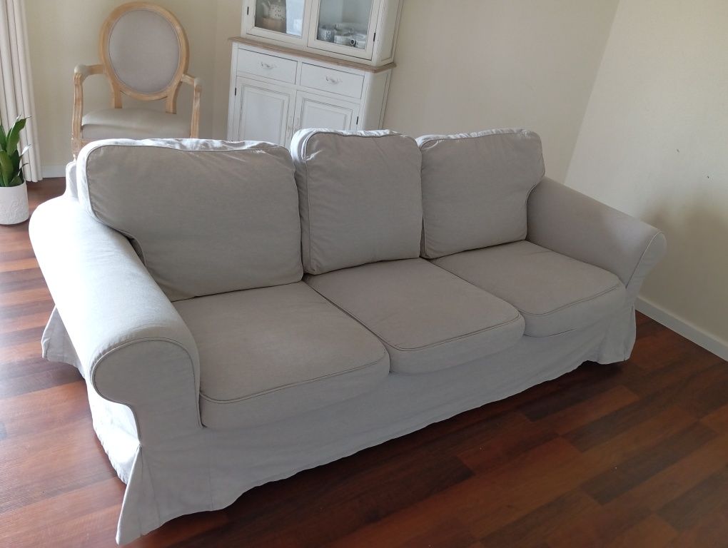 Sofá EKTORP beje claro do IKEA