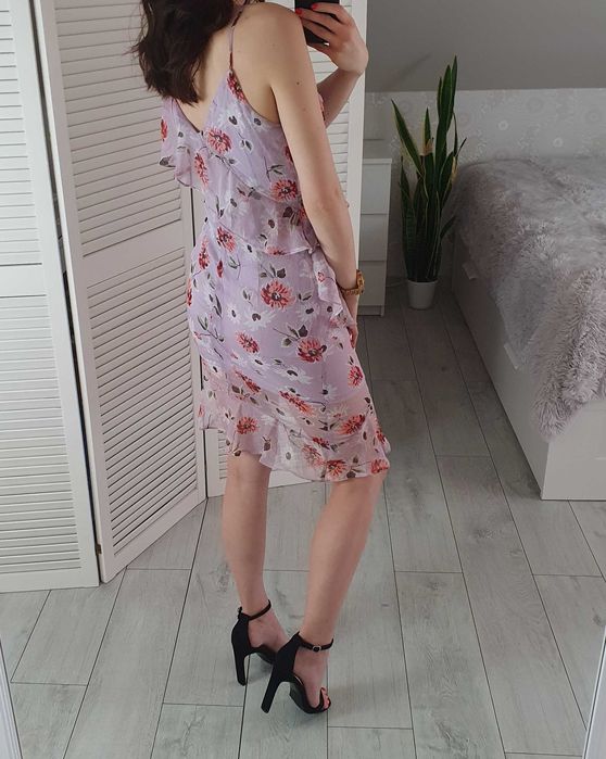 Prettylittlething liliowa sukienka w kwiaty asymetryczna mini 38 M