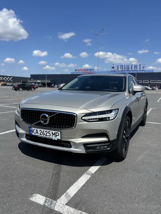 Продам Volvo V90 cross country