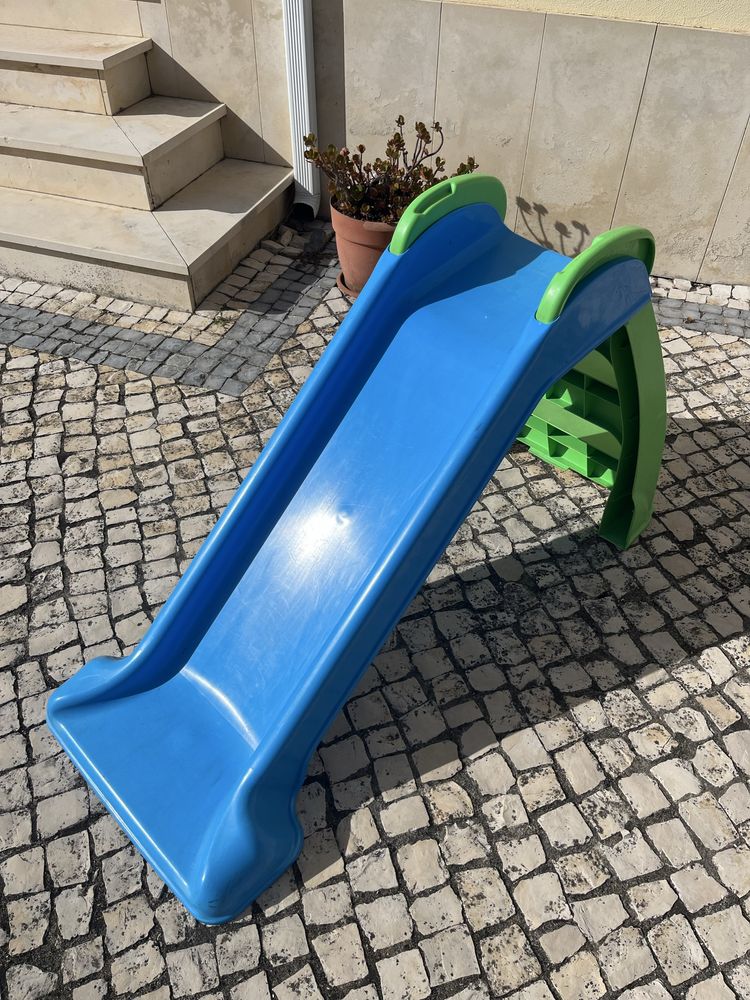 Escorrega criança