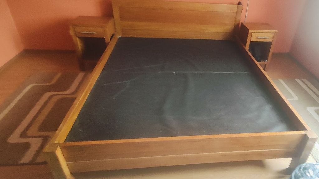 Łóżko drewniane i 2 szafki