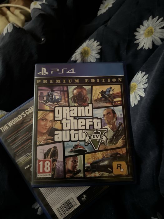 Sprzedam fife 23 na ps4 zero jakichkolwiek rysek  ufc 4 i gta5premium