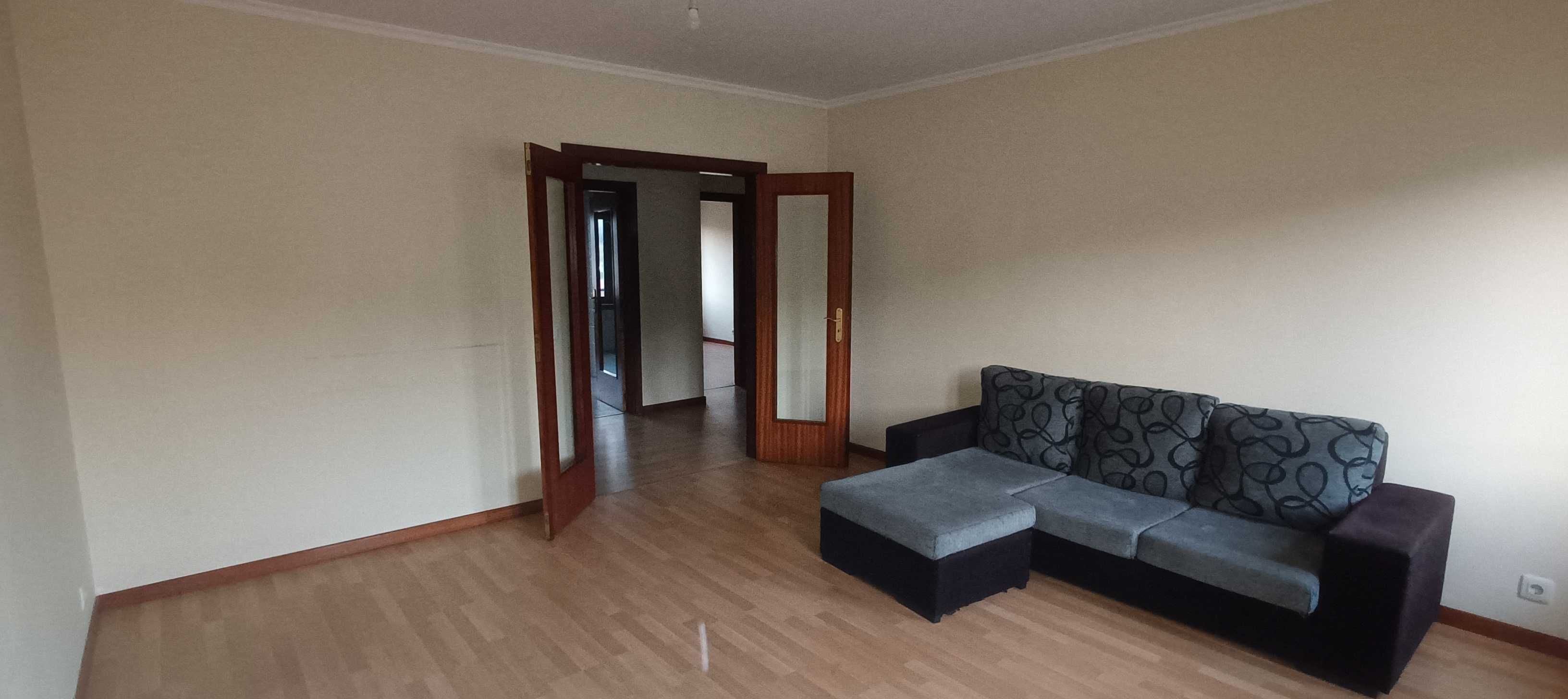 Arrendo T2 centro de Valongo com garagem