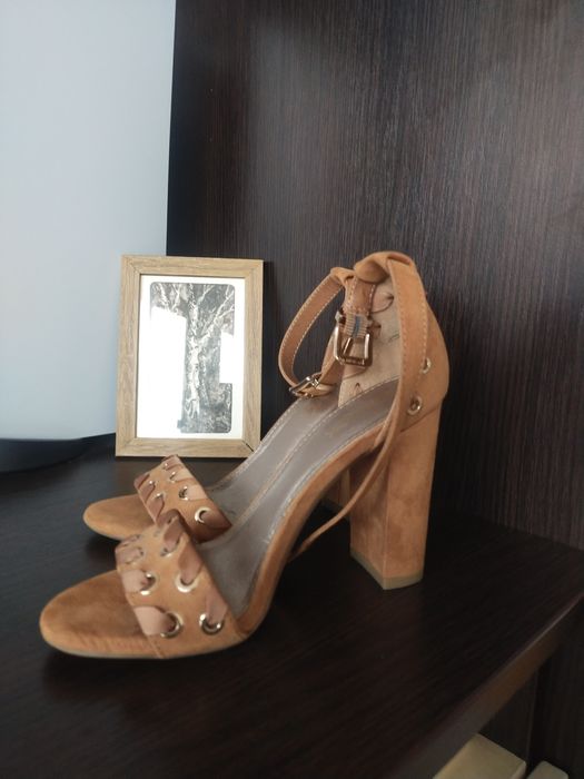 Босоніжки 36 розмір 9 см