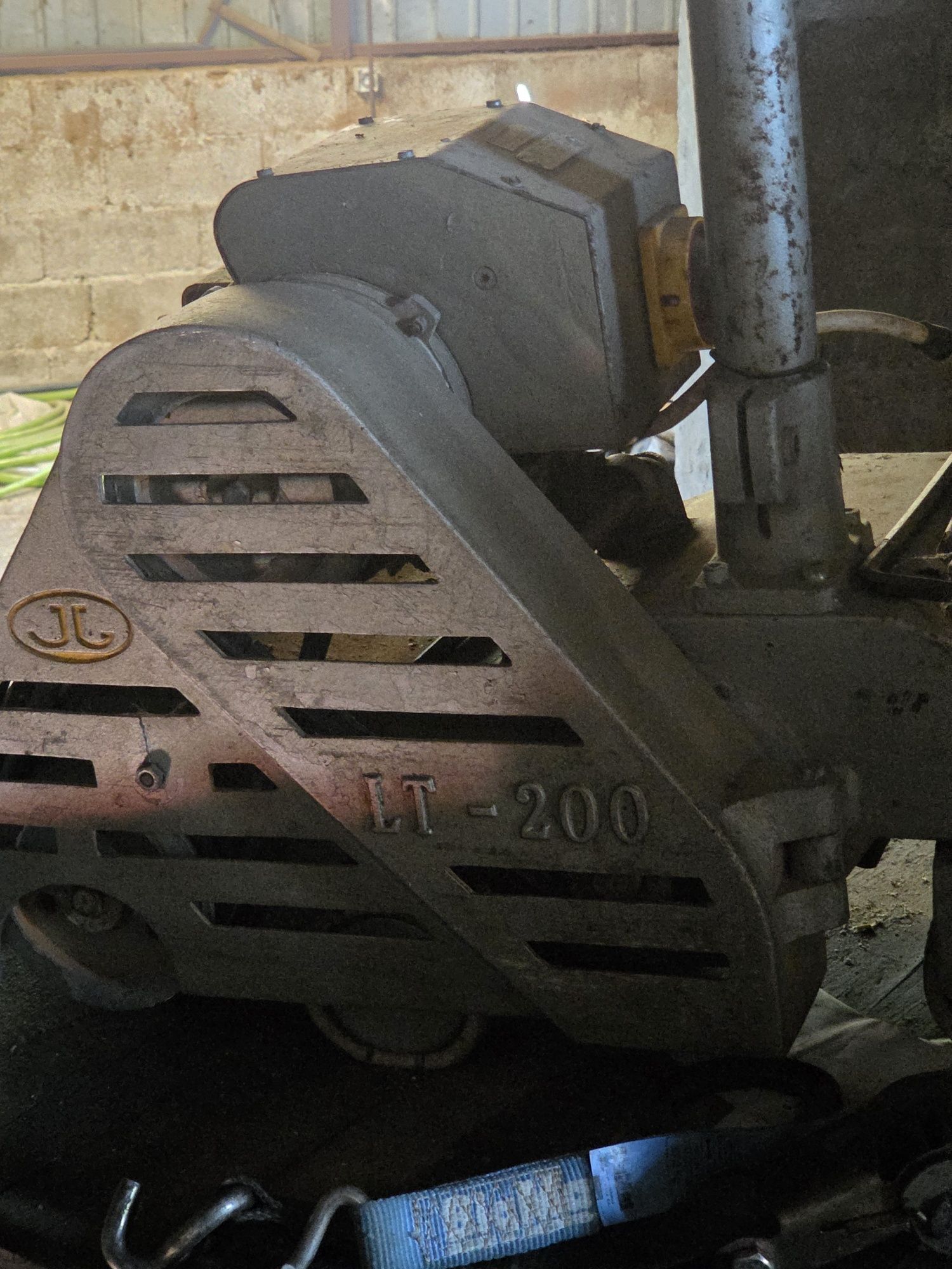 Lixadeira LT 200