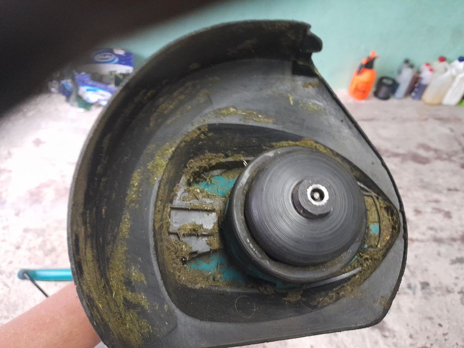 Podkaszarka elektryczna firmy Bosch