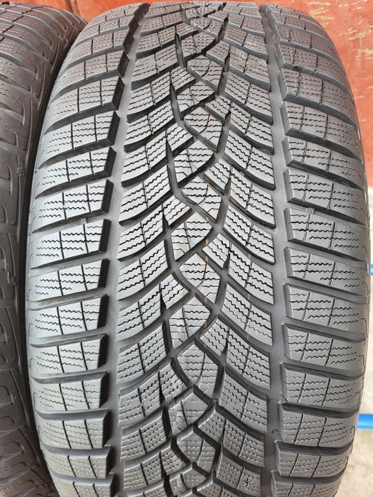 245/40/18 R18 GoodYear UltraGrip Performance 4шт ціна за 1шт зима шини