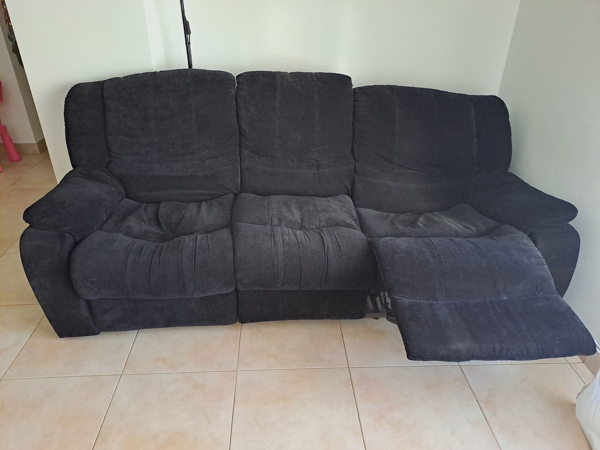 Vendo sofa  preto de 3 lugares