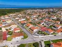 Excelente Moradia T4 localizada num lote de terreno de 934m2, em Vieir