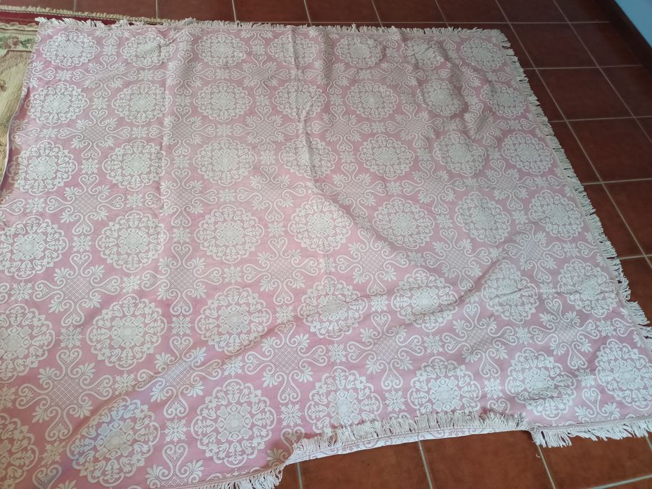 2 Colchas de cama cor Rosa e Branco