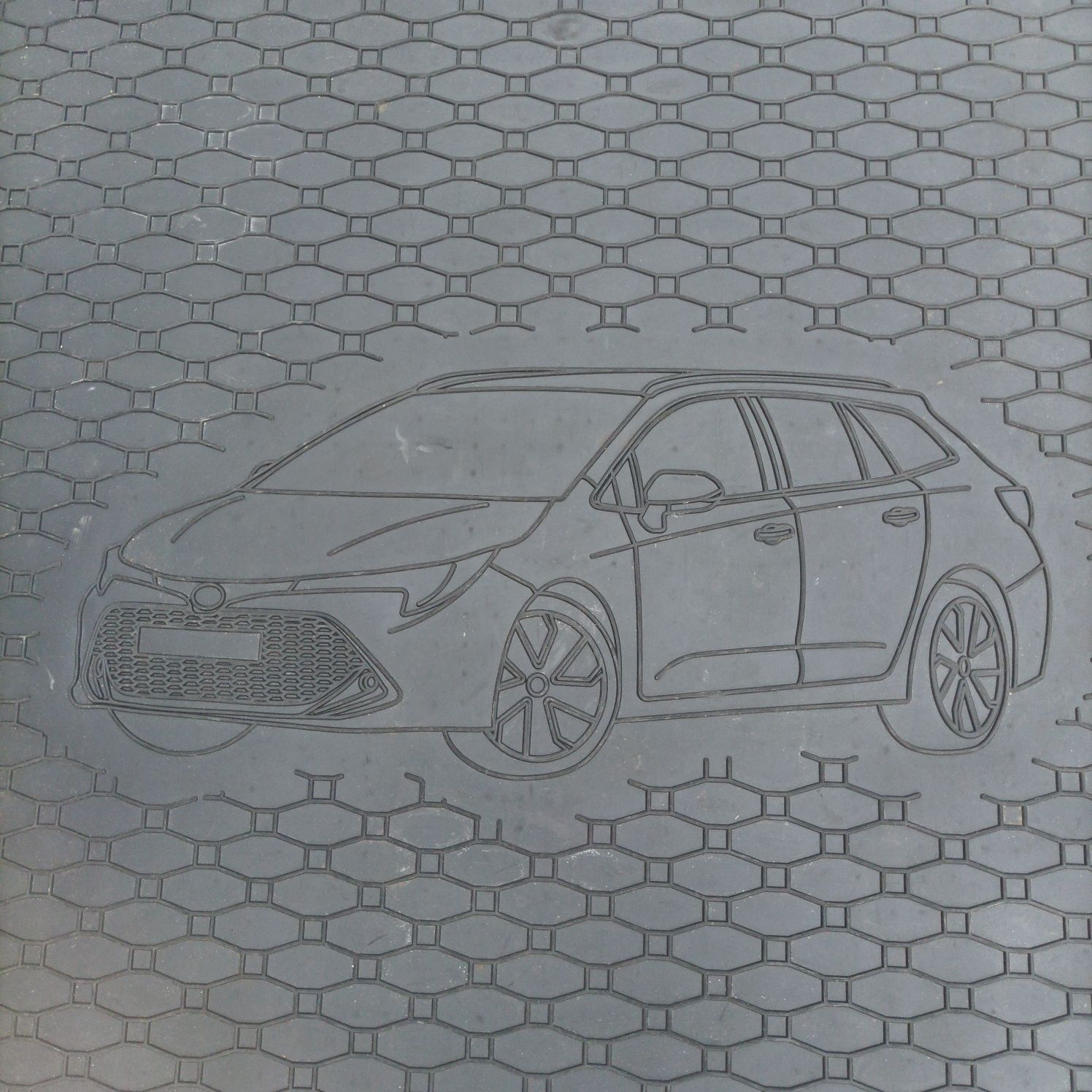 Mata bagażnikowa toyota corolla