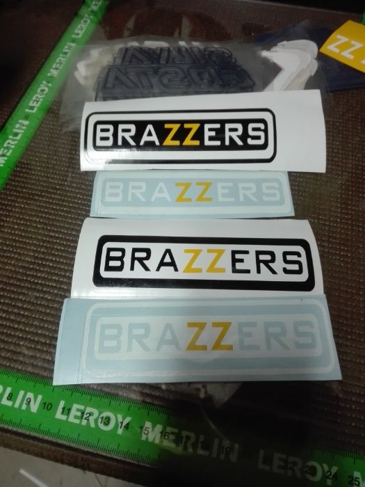 Autocolante Brazzers!