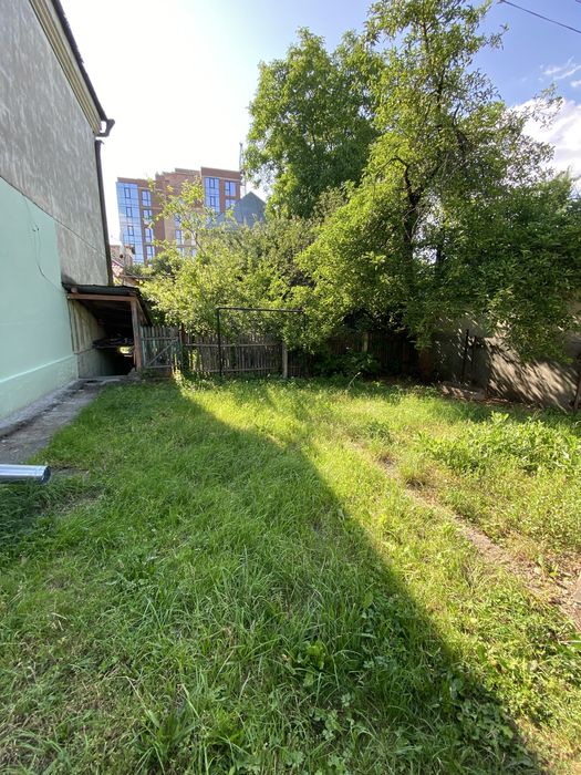 Власник! 2к з двором, паркомісцем, Pet-friendly, світло обговорюється!