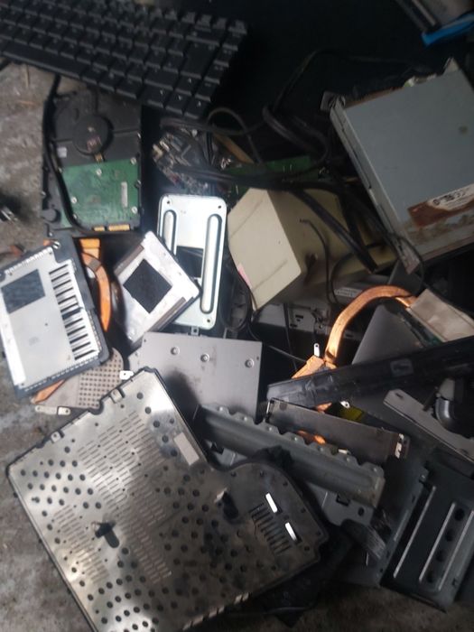 Laptopy,obudowy,płyta główna,głośniki i inne..