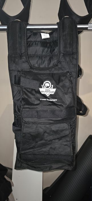 Kamizelka dociążana DBX BUSHIDO K36 12 x 2,5 kg czarna