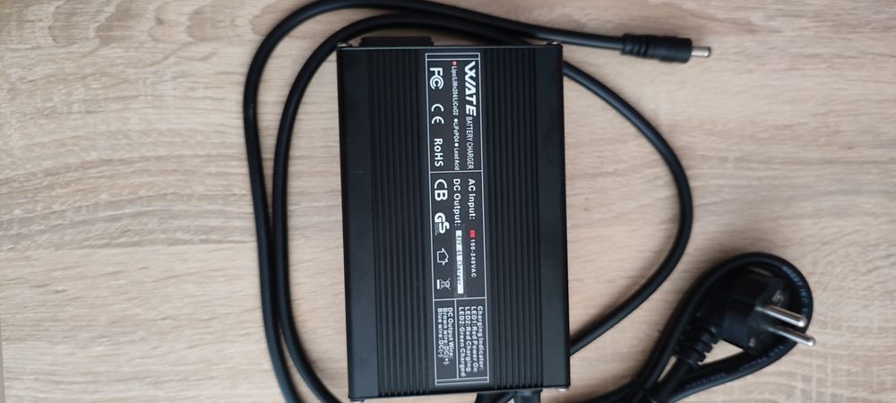 Продам зарядний пристрій