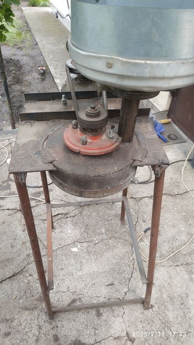 Зернодробилка, состояние б/у