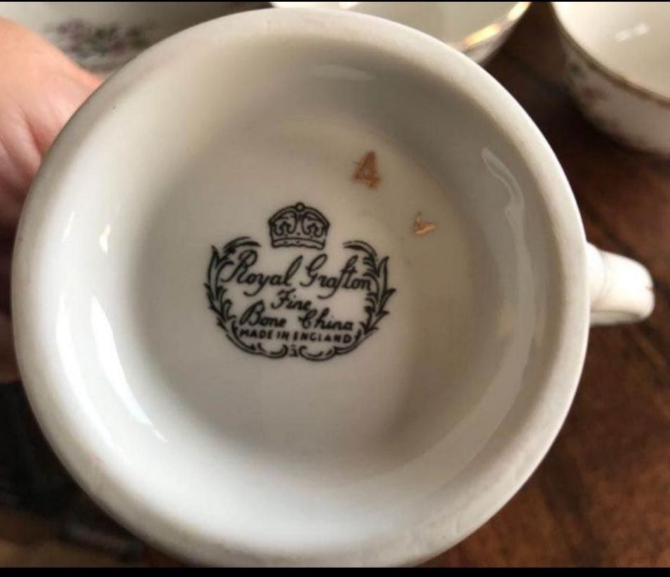 Royal Grafton Angielska Porcelana Kostna Filiżanka kwiaty Vintage