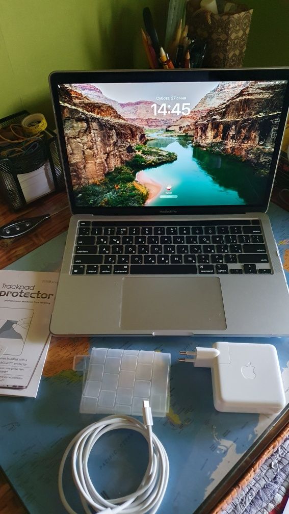 Macbook Pro M1, 16/256, 13,3" + подарунок