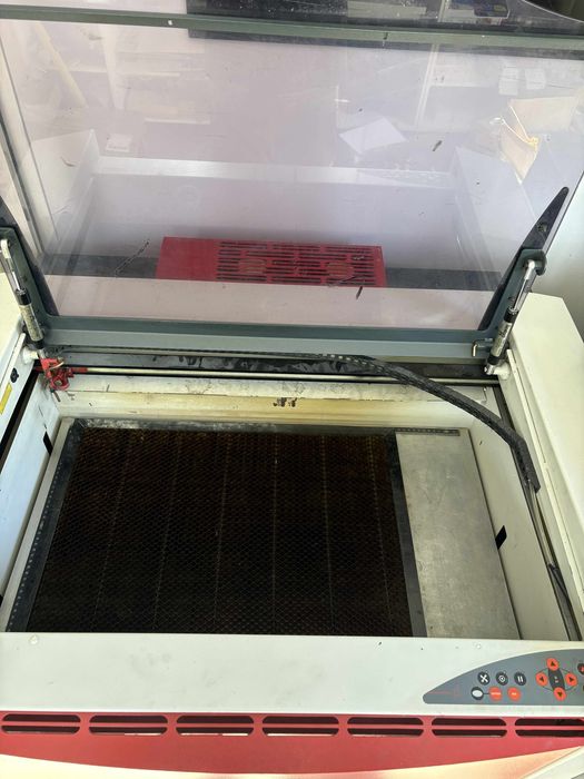 Laser co2 Trotec Speedy 300 - przystawka obrotowa, plaster miodu