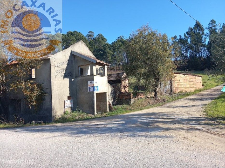 Moradia para recuperar com extenso logradouro