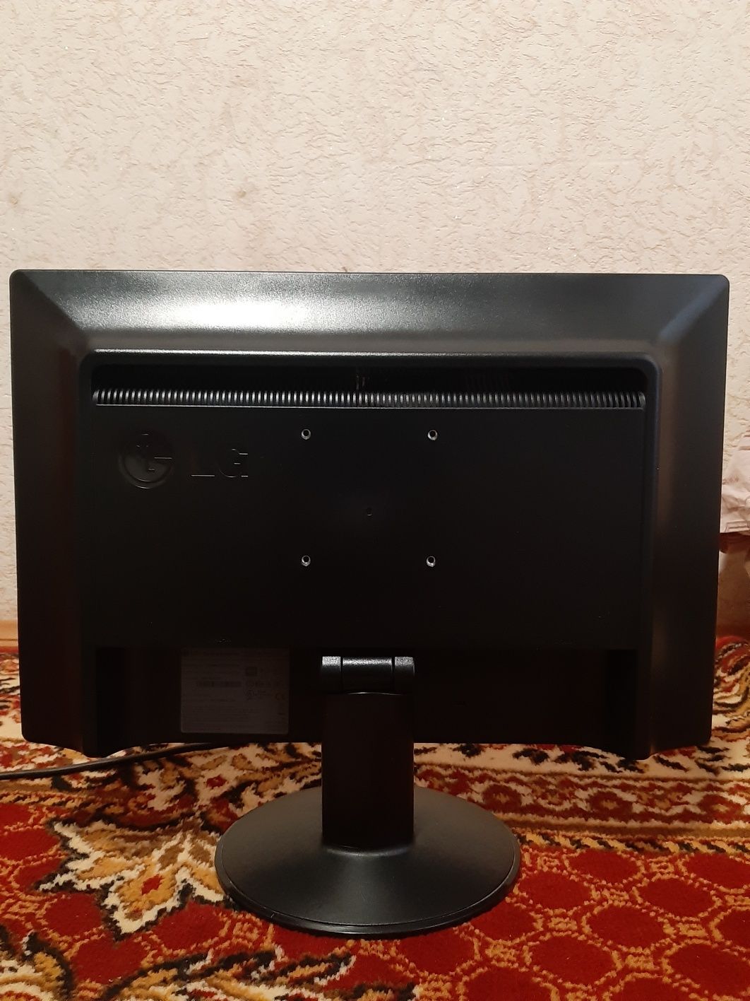 Монітор LG 19 дюймів чорний