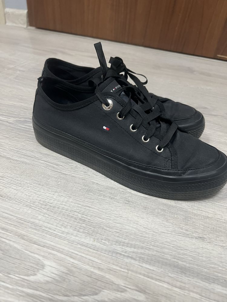 Tommy Hilfiger trampki rozmiar 40