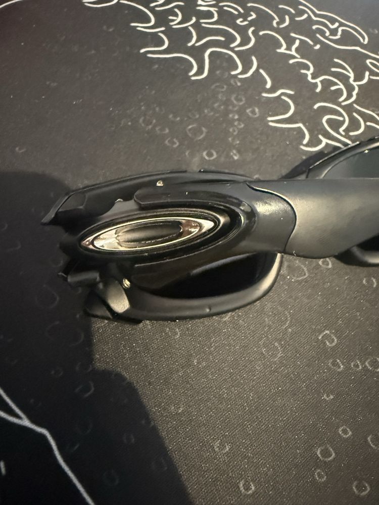 Okulary oakley z srebrnym logiem y2k