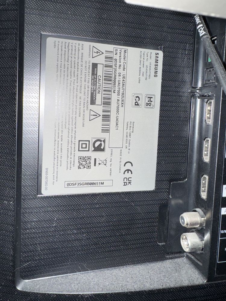 Sprzedam uszkodzony telewizor Samsung 43 cale