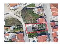Terreno com 234 m2 e 280 m2 de área construção no Montijo.